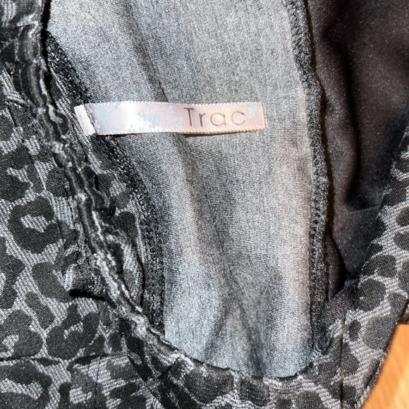 TRAC Grey an Black Leopard Print Sleeveless Dress with Cut Out Back Size Medium - Picture 3 of 4